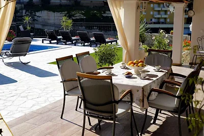 Ferienhaus mit Pool für 6 Personen