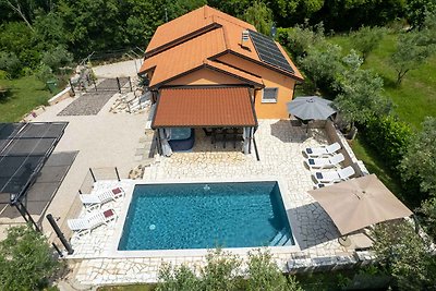 Villa mit grossem Pool und Jacuzzi