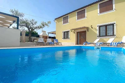 Villa Ginevra mit Pool