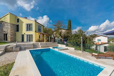 Villa mit Pool und Klimanlage