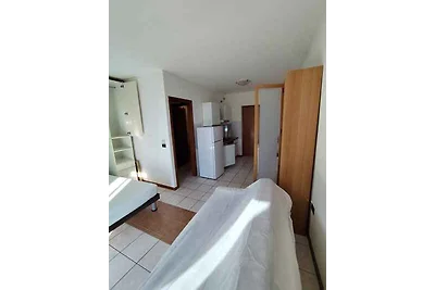 Studio mit Klimaanlage und Balkon