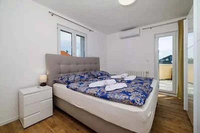 Villa mit Swimmingpool und Whirlpool