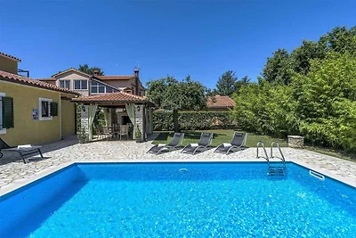 Villa mit Pool und Klimaanlage