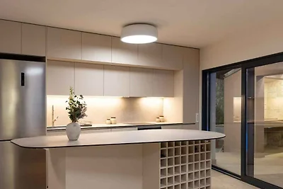 Villa mit Pool und Panoramablick