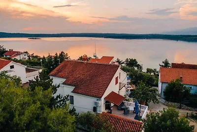Ferienwohnung Sara mit Meerblick und Pool und