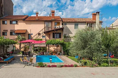 Ferienwohnung mit Pool und Garten zur gemeins