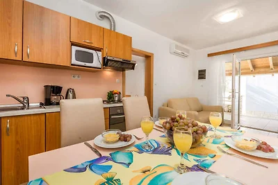 Gemütliches Ferienhaus Lucija in idyllischem