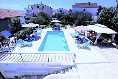 Ferienhaus mit Aussenpool und Fitness