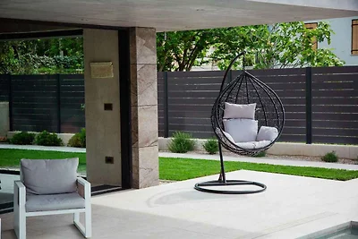 Villa mit Pool und Wellness