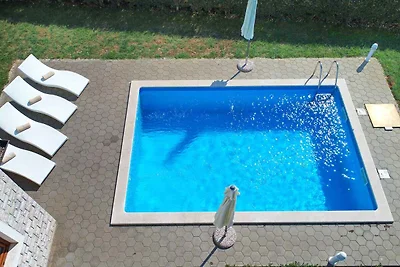 Villa mit Pool und Klimaanlage