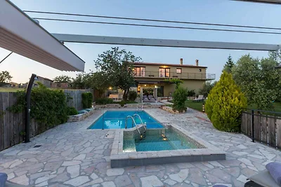 Villa mit Klimaanlage und Pool