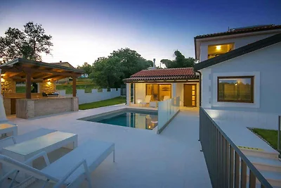 Villa mit Klimaanlage und Pool