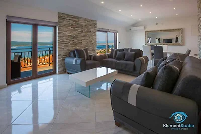 Ferienwohnung mit Poolnutzung und modern