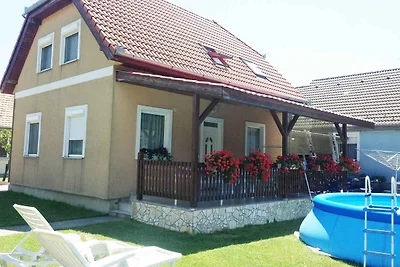 Ferienhaus mit Pool, Klimaanlage und WLAN