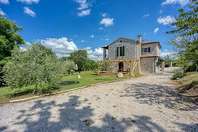 Villa mit Pool und Garten