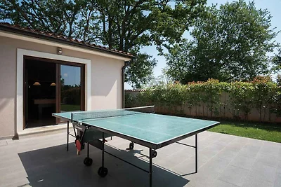 Villa mit Pool, Sauna, privatem Tennis- und