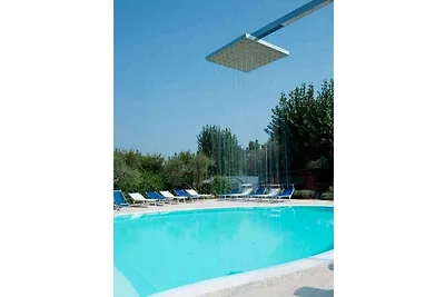 Mobilehome mit Holzterrasse