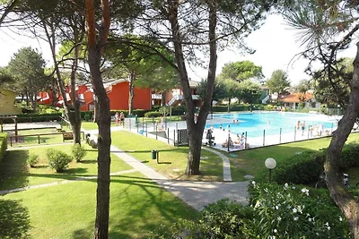 Ferienwohnung mit Pool modern eingerichtet