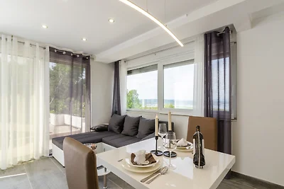 Ferienhaus mit Pool und Meerblick