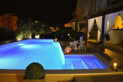 Ferienwohnung mit Pool und Whirlpool in