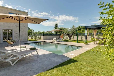 Villa mit Klimaanlage und Pool