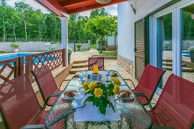 Ferienhaus mit Pool und Klimaanlage