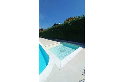 Ferienwohnung mit Pool und Garten