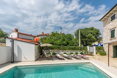 Villa mit Pool und Klimaanlage
