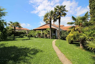 Bungalow mit schönem Garten und Klimaanlage