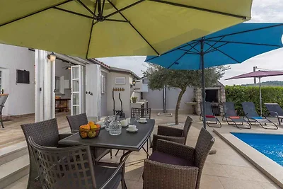 Ferienhaus mit Aussenpool