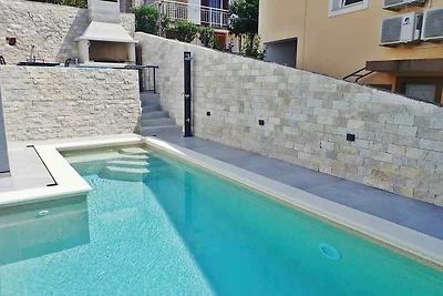 Ferienhaus mit Pool und Meerblick