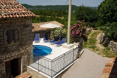 Ferienhaus mit Pool und Klimaanlage