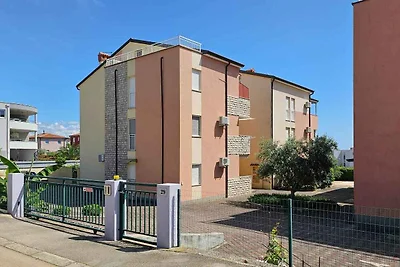 Ferienwohnung mit möbliertem Balkon, Meerblic