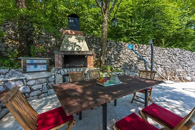 Villa mit Swimmingpool und Sonnenterrasse mit
