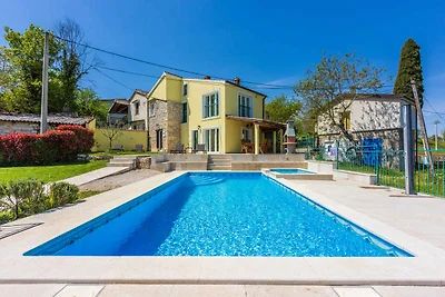 Ferienhaus mit Pool und Klimaanlage