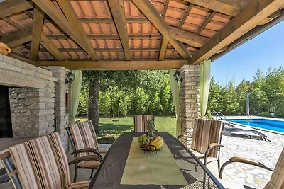 Villa mit Pool und Klimaanlage