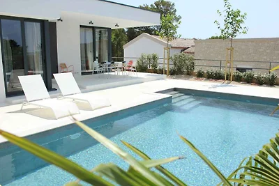 Ferienhaus mit Klimaanlage und Pool