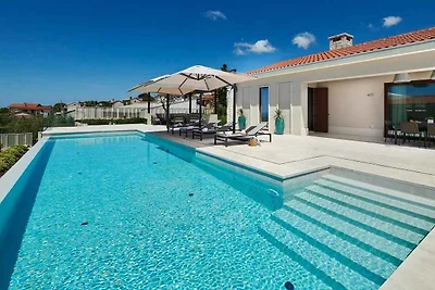 Villa mit Klimaanlage und Pool