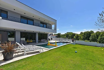 Villa mit Klimaanlage und Pool