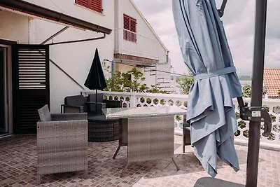 Ferienwohnung Sara mit Meerblick und Pool und