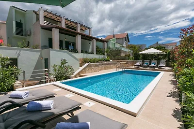 Komfortable Villa Marina mit privatem Pool un