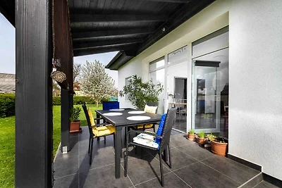 Ferienhaus mit Pool, Klimaanlage und WiFi
