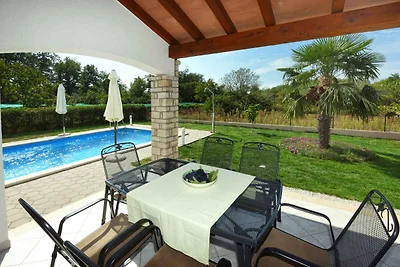 Villa mit Pool und Klimaanlage