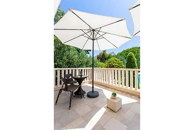 Ferienwohnung mit Blick auf den Pool und den