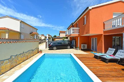Ferienhaus mit Pool und Klimaanlage