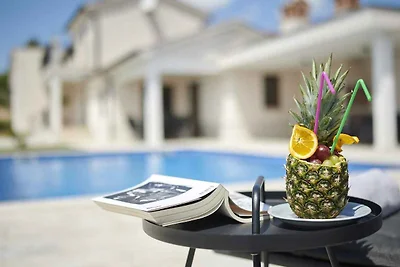 Villa mit Klimaanlage und Pool