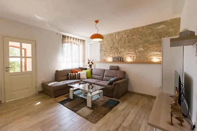 Ferienhaus mit Pool, modern eingerichtet