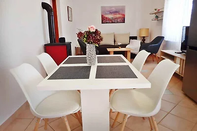 Ferienwohnung mit Garten und Klimaanlage