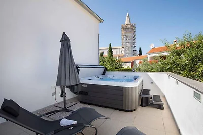 Ferienhaus mit Terrasse und Whirlpool