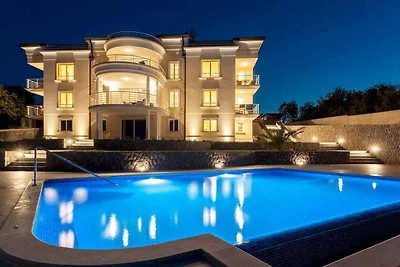 Ferienwohnung mit Pool und Meerblick